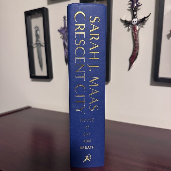 Crescent City House of Sky and Breath Tour Edition - Picture 2 of 4